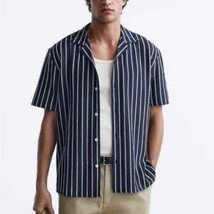 Zara Textured Striped Short Sleeves Shirt in Navy Blue and Cream Stripes Size M